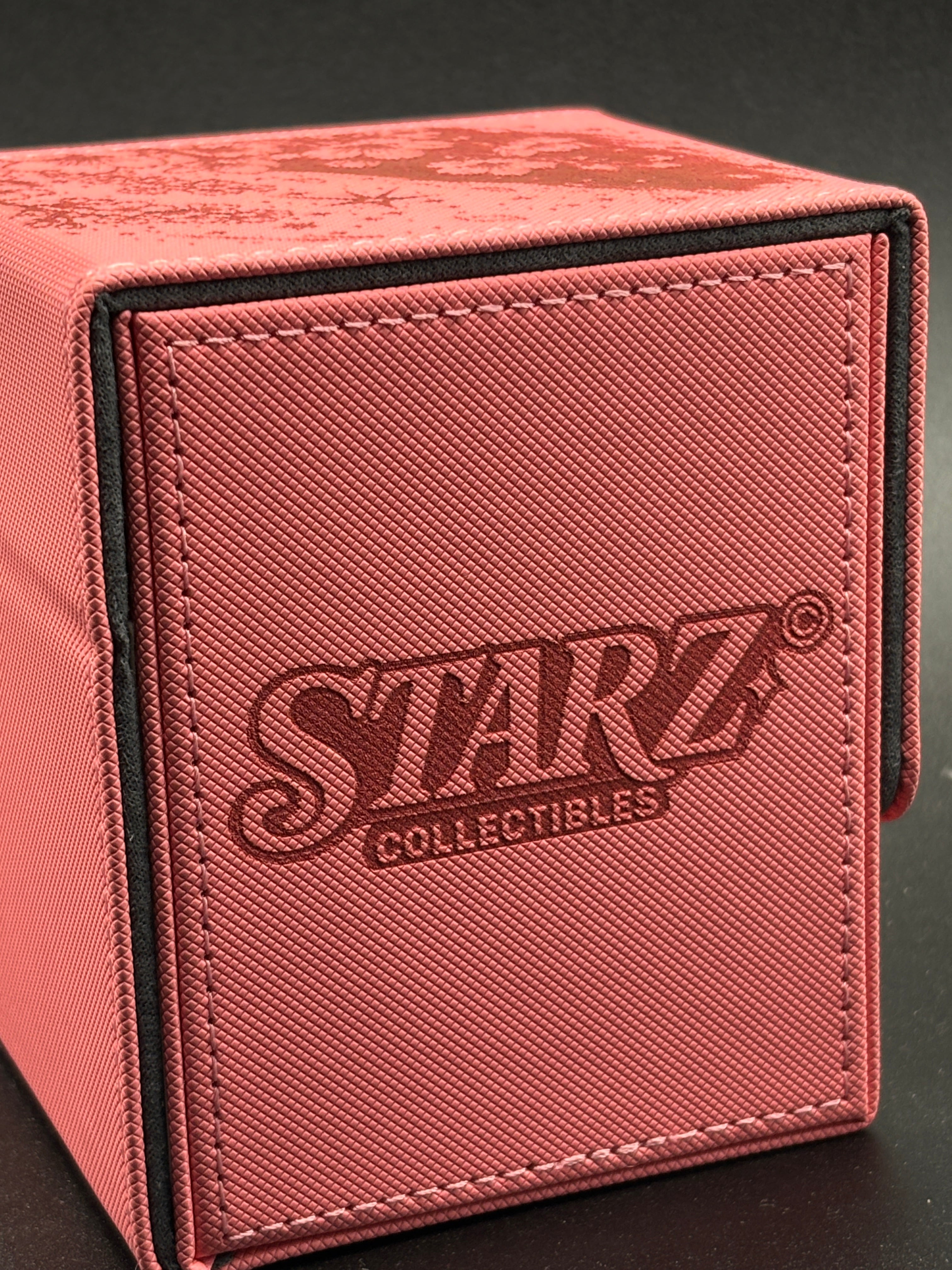 Cherry Blossom Custom Deckbox mit Laser-Gravur – 100 Karten Magnetverschluss | Handmade by Starz Collectibles Deutschland