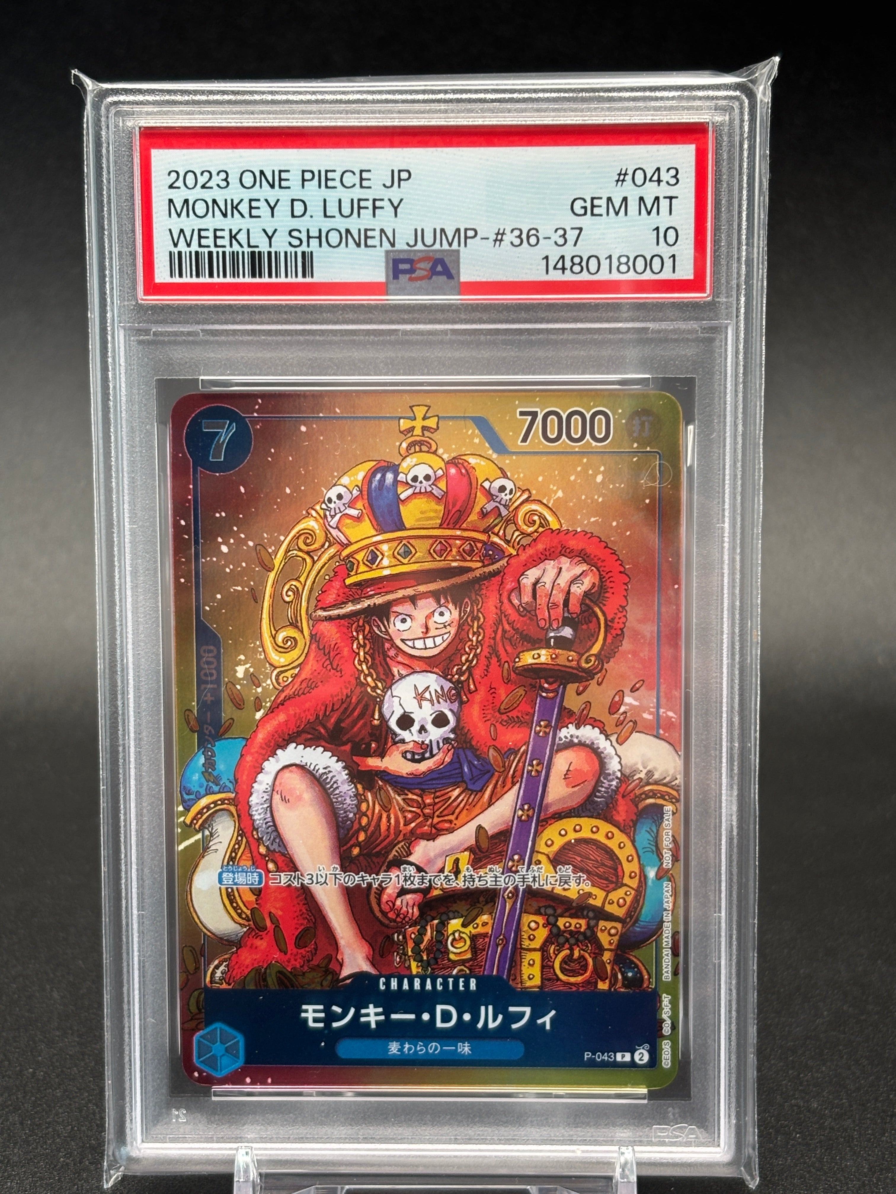 Monkey D. Luffy P-043 PSA 10 GEM MT – Weekly Shonen Jump #36-37 Promo Foil 2023, King-Artwork auf Goldthron, Blau, Power 7000, Not for Sale, Bandai Japan, Cert #148018001, im PSA-Slab
